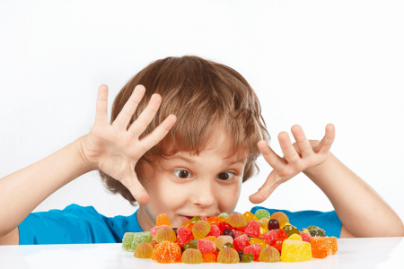 Trẻ thường ăn kẹo dẻo vitamin nhiều hơn ức cần thiết
